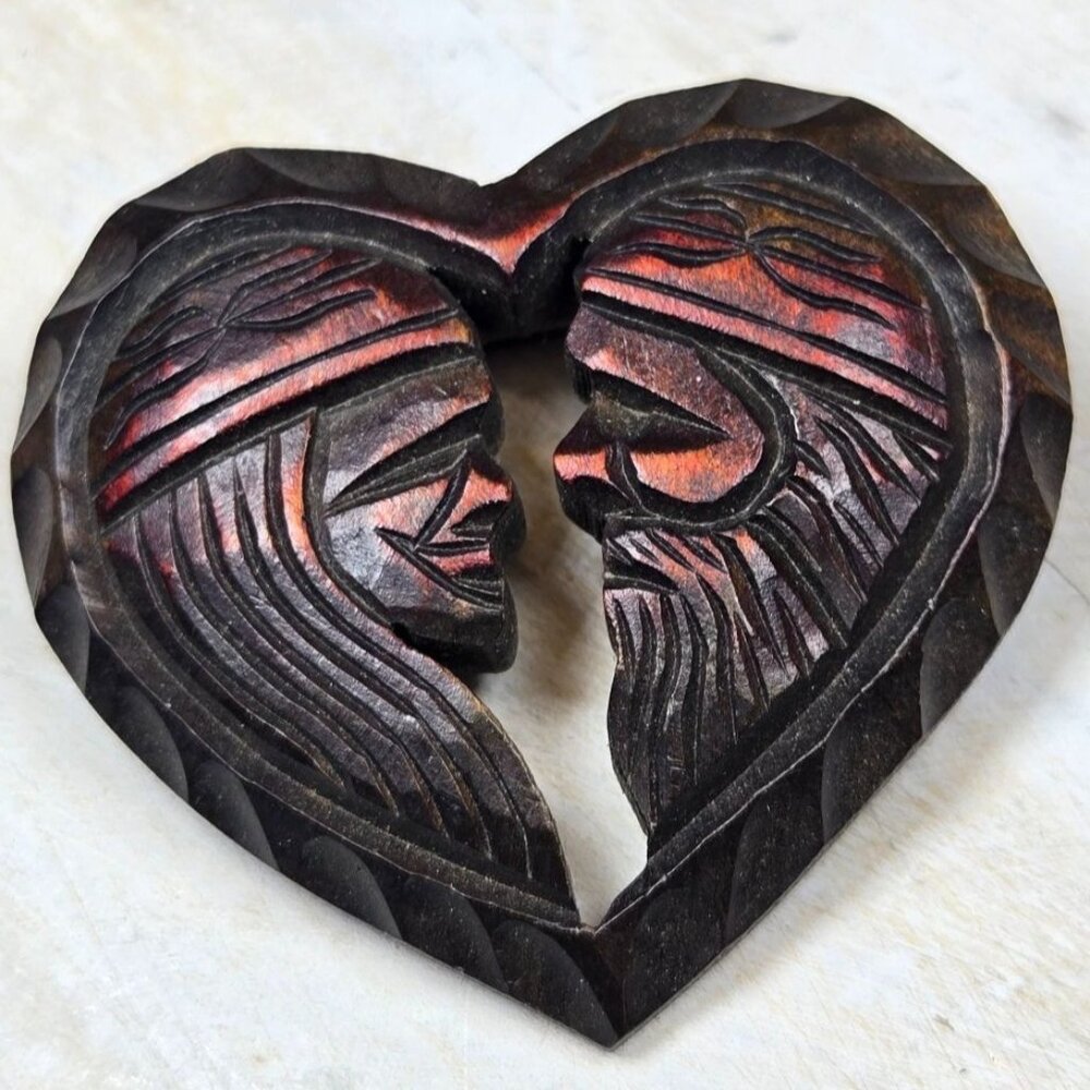 Vtg Hokkaido Wood Carved Heart brooch Artist signed Rare Jewelry dated 1965 - Picture 3 of 11